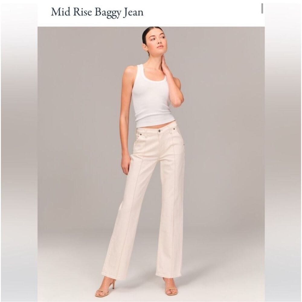 Abercrombie and Fitch, the baggy mid rise, off-white denim jean size 24 ￼